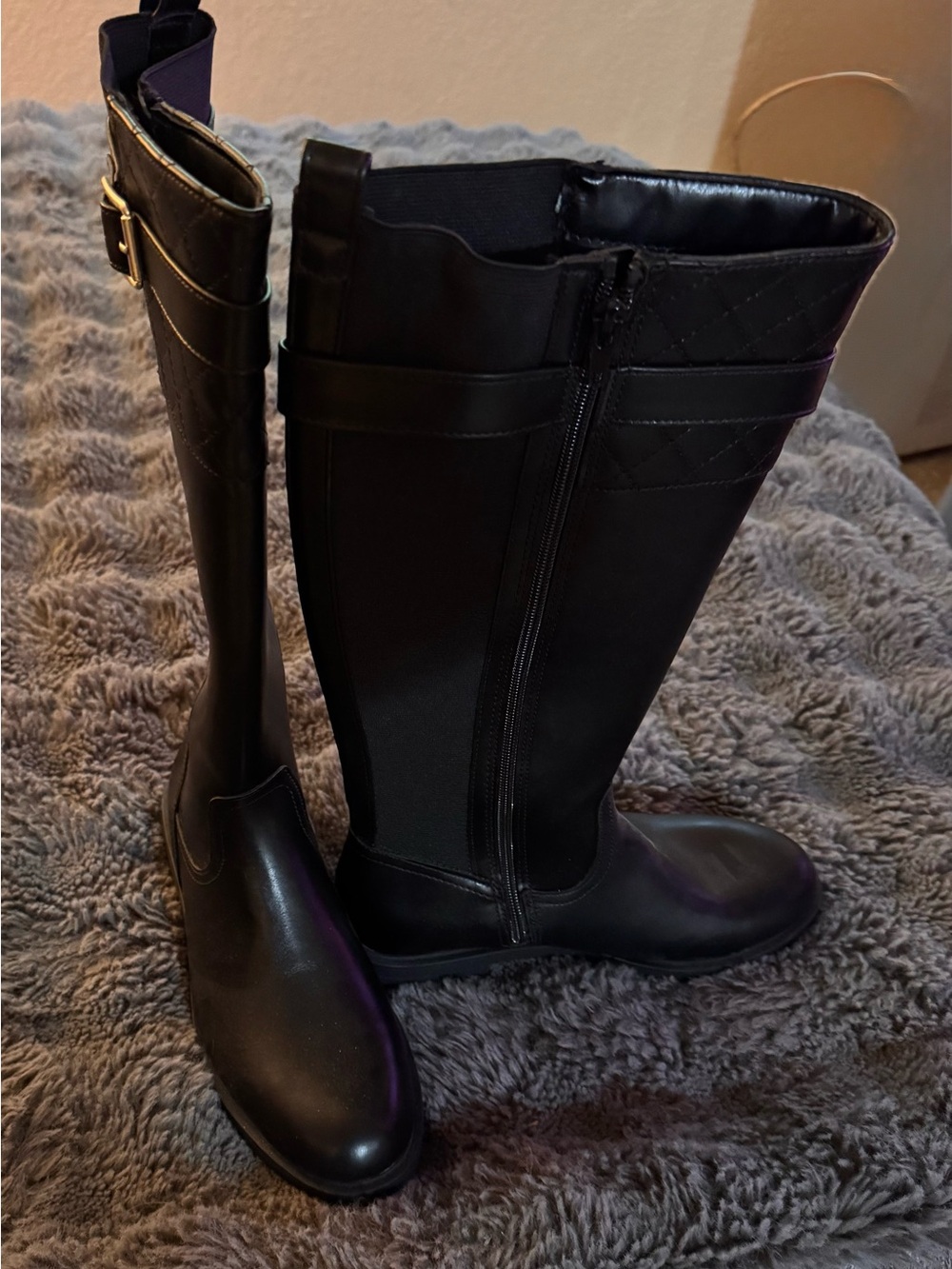 Classic Black Women's Riding Boots - Sleek Zip-Up Design 7.5 (NWOT)